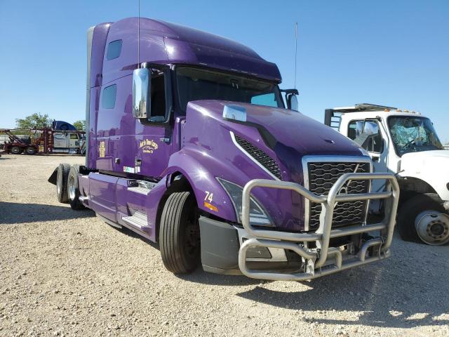  Salvage Volvo Vnl