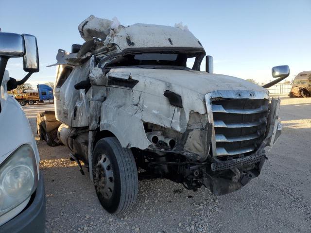  Salvage Freightliner Cascadia 1