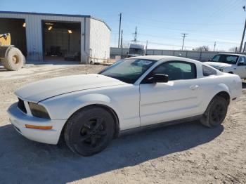  Salvage Ford Mustang