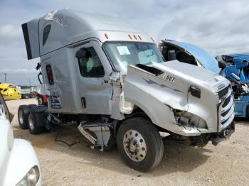  Salvage Freightliner Cascadia 1