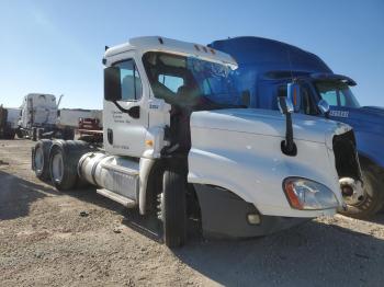  Salvage Freightliner Cascadia 1