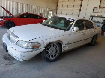  Salvage Lincoln Towncar