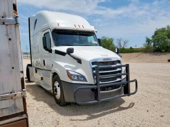  Salvage Freightliner Cascadia 1