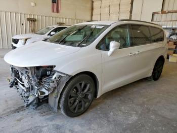  Salvage Chrysler Pacifica