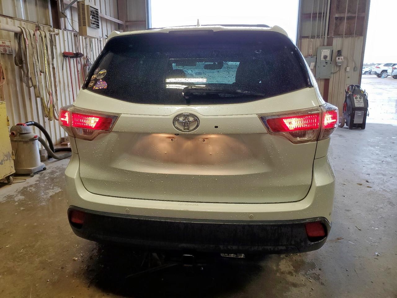 Toyota Highlander Limited Image 3