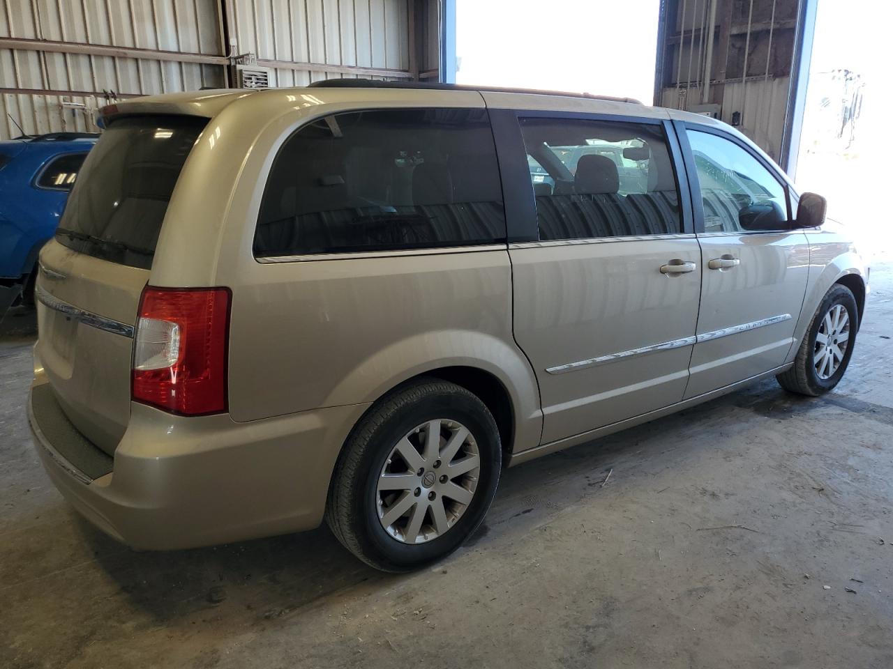 Chrysler Minivan Touring Image 8