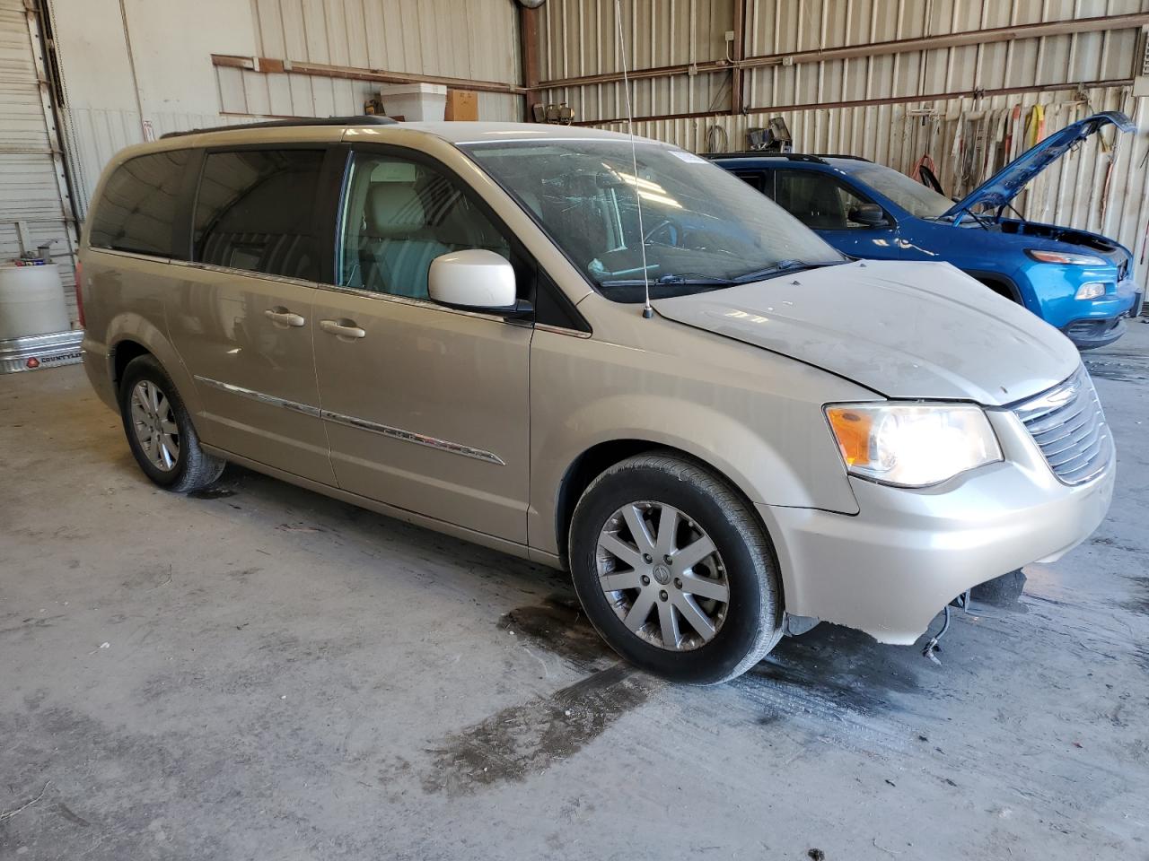 Chrysler Minivan Touring Image 9