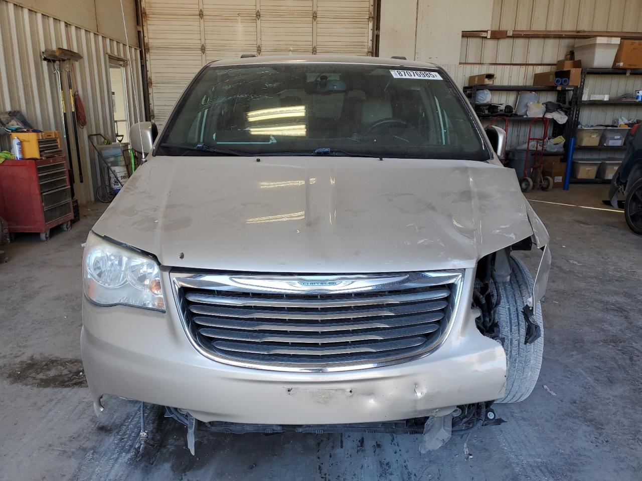 Chrysler Minivan Touring Image 14