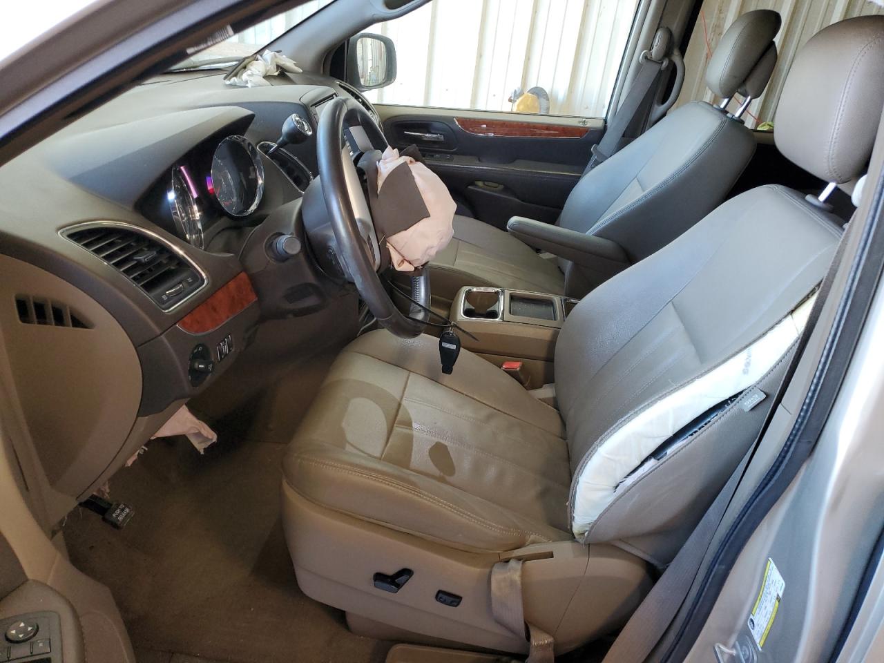 Chrysler Minivan Touring Image 4