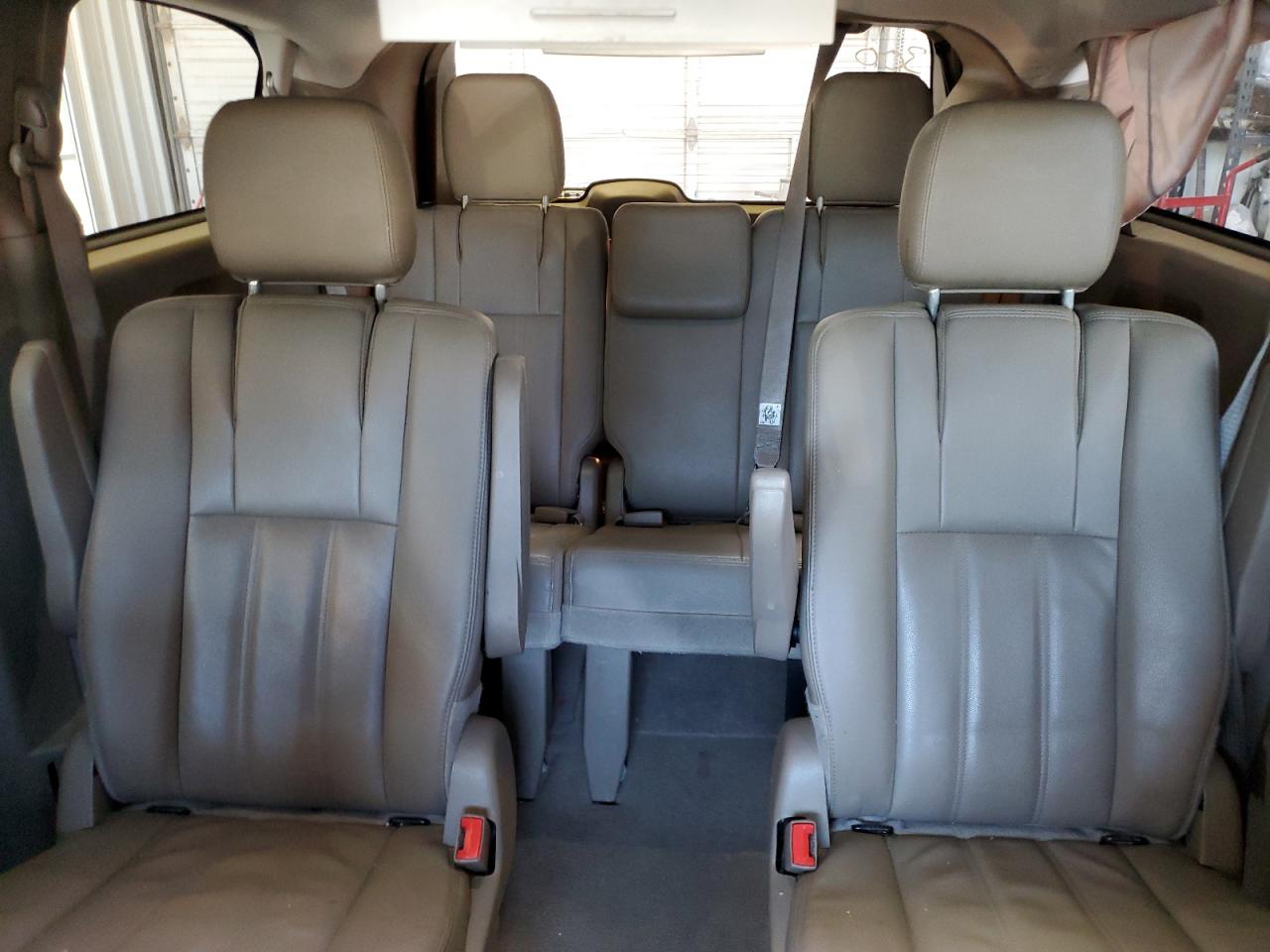 Chrysler Minivan Touring Image 12