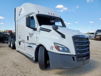  Salvage Freightliner Cascadia 1