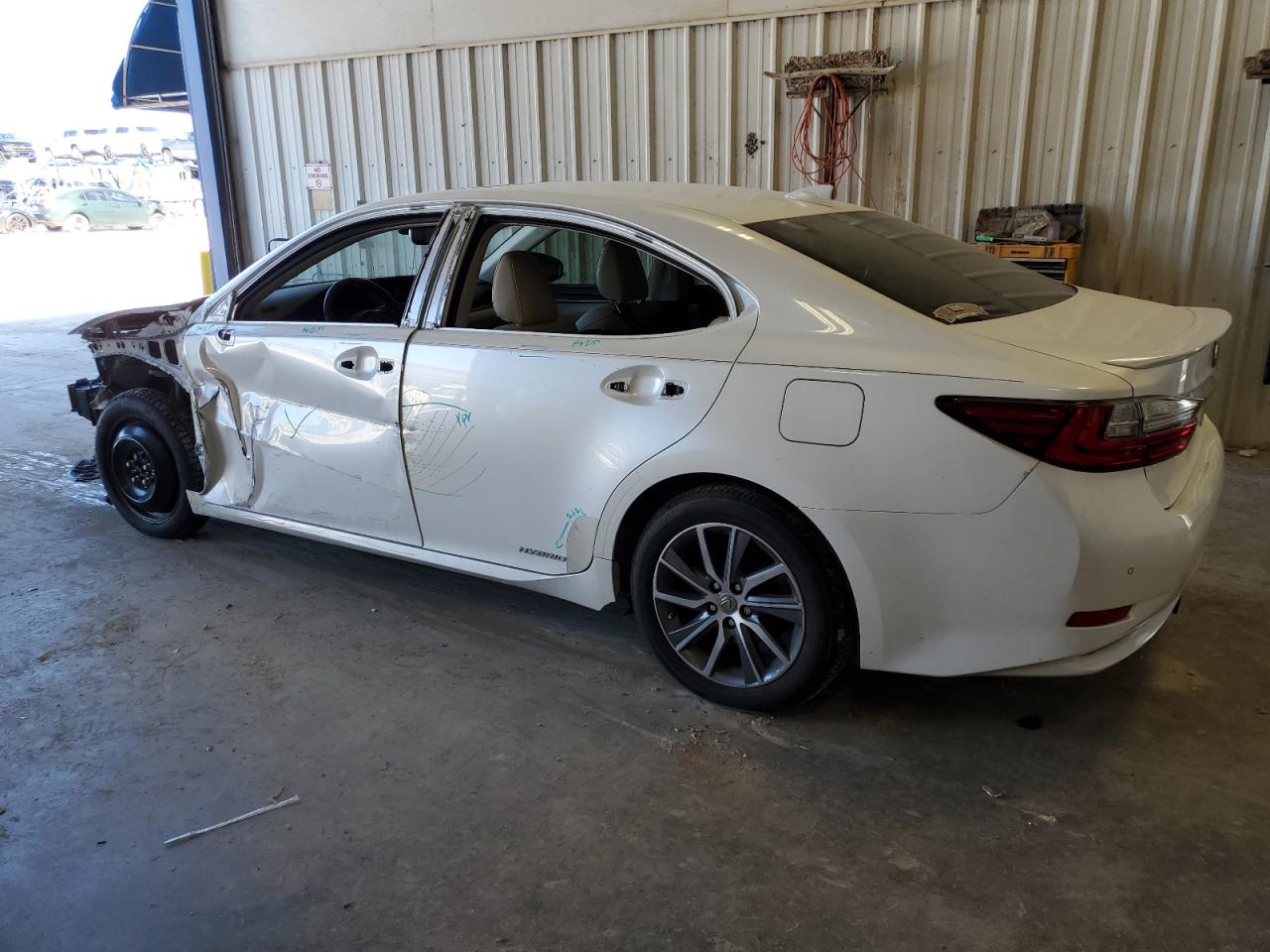 Lexus Es 300h Image 8