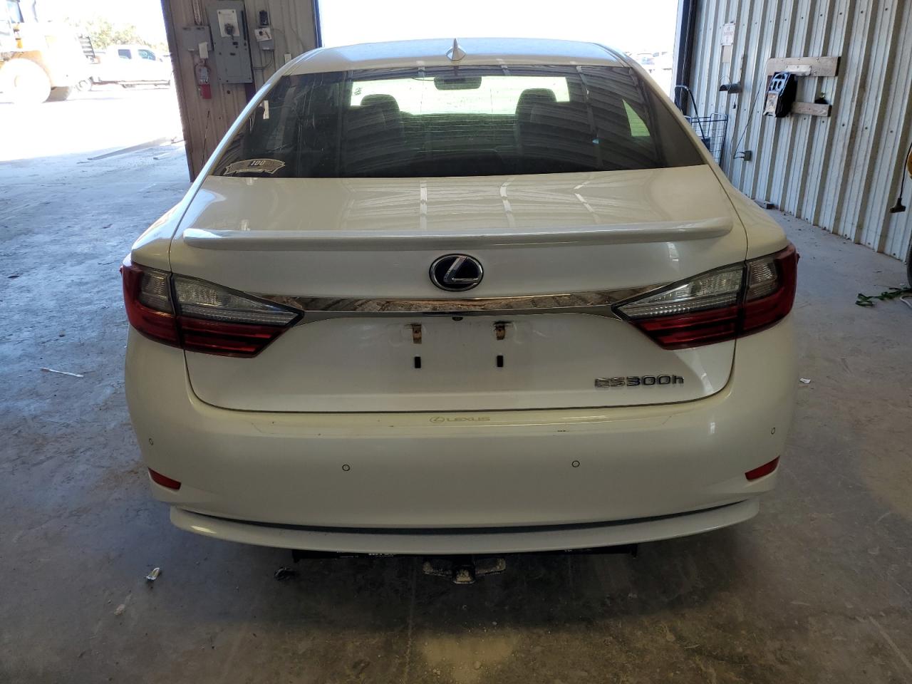 Lexus Es 300h Image 4