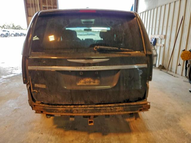 Chrysler Minivan Touring Image 2