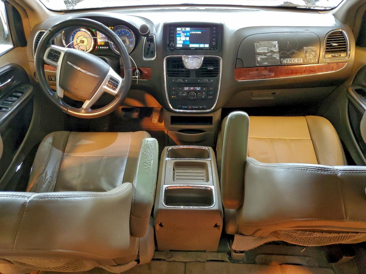 Chrysler Minivan Touring Image 4