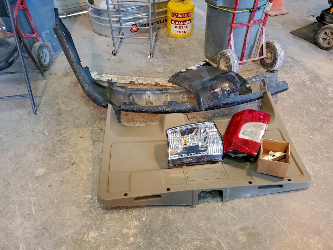 Chrysler Minivan Touring Image 7