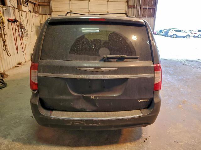 Chrysler Minivan Limited Image 5