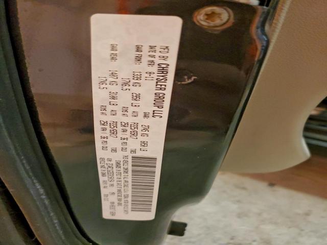 Chrysler Minivan Limited Image 9