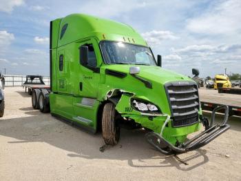  Salvage Freightliner Cascadia 1