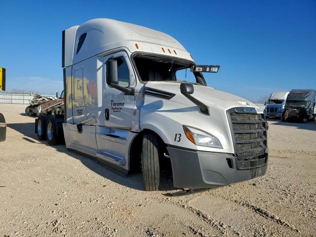  Salvage Freightliner Cascadia 1