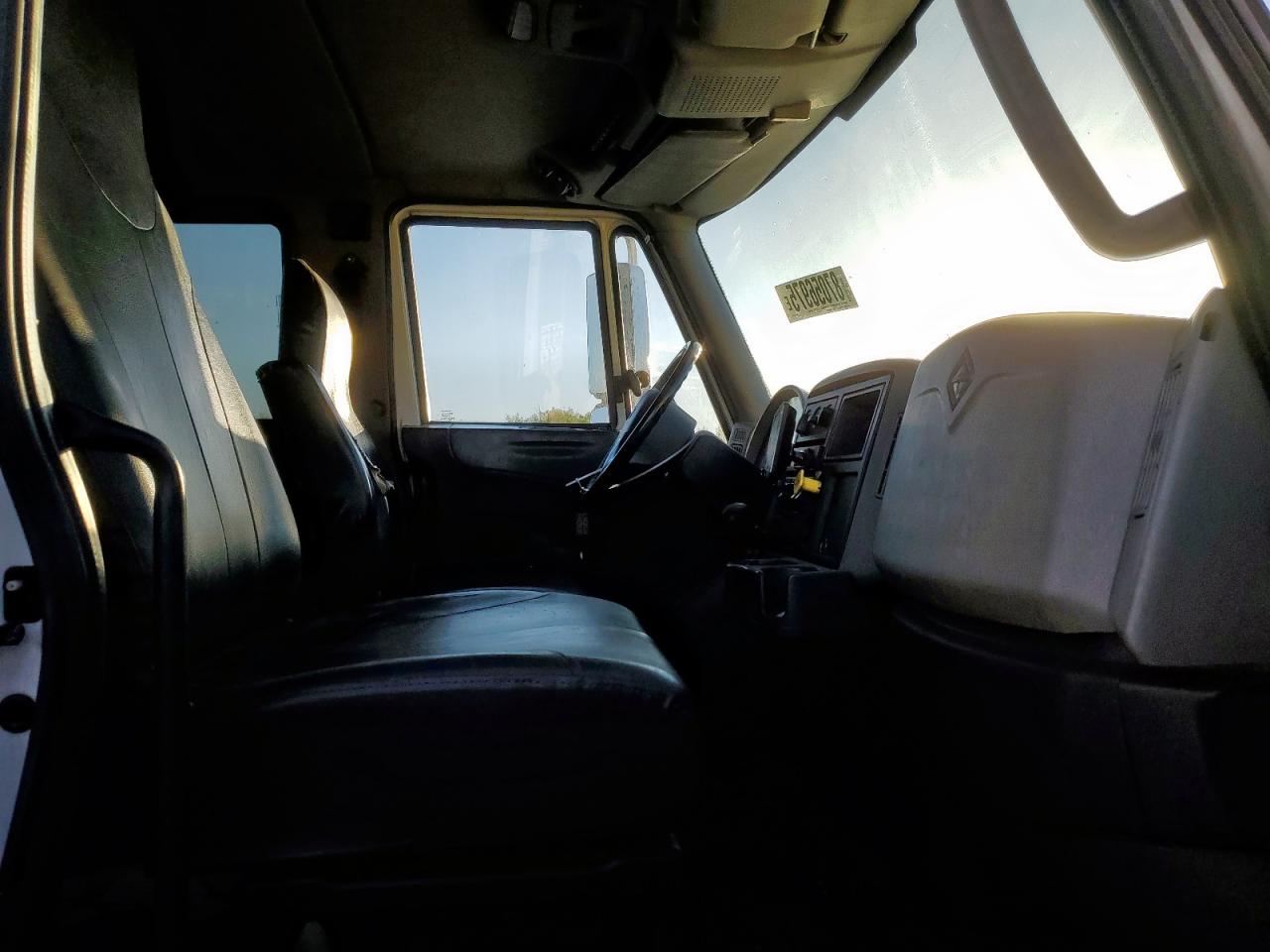 International 4300 4300 Image 2