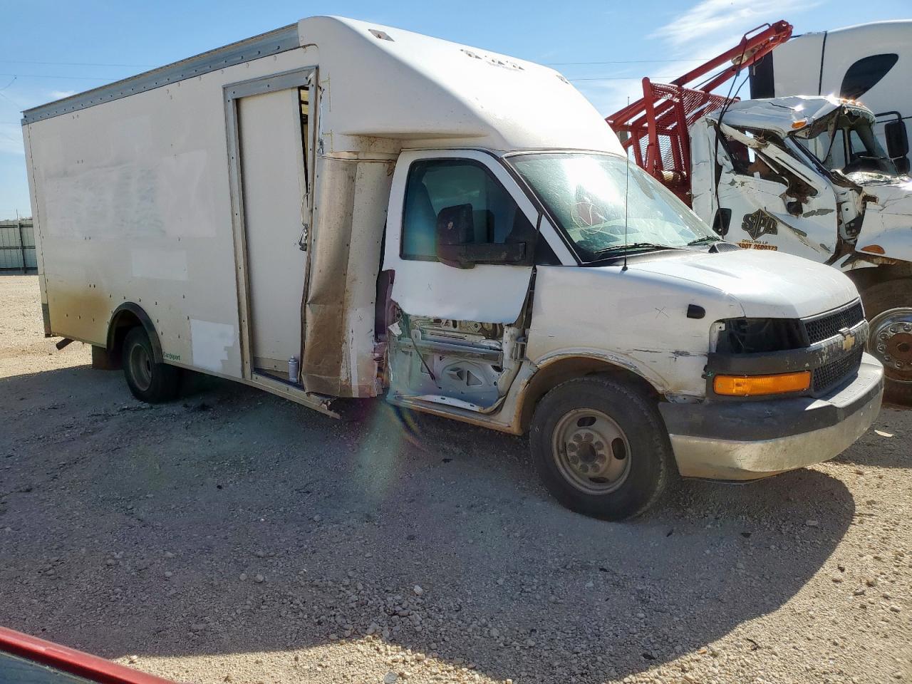 Chevrolet Express Image 5