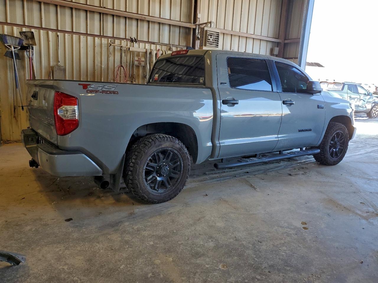 Toyota Tundra Crewmax Sr5 Image 12