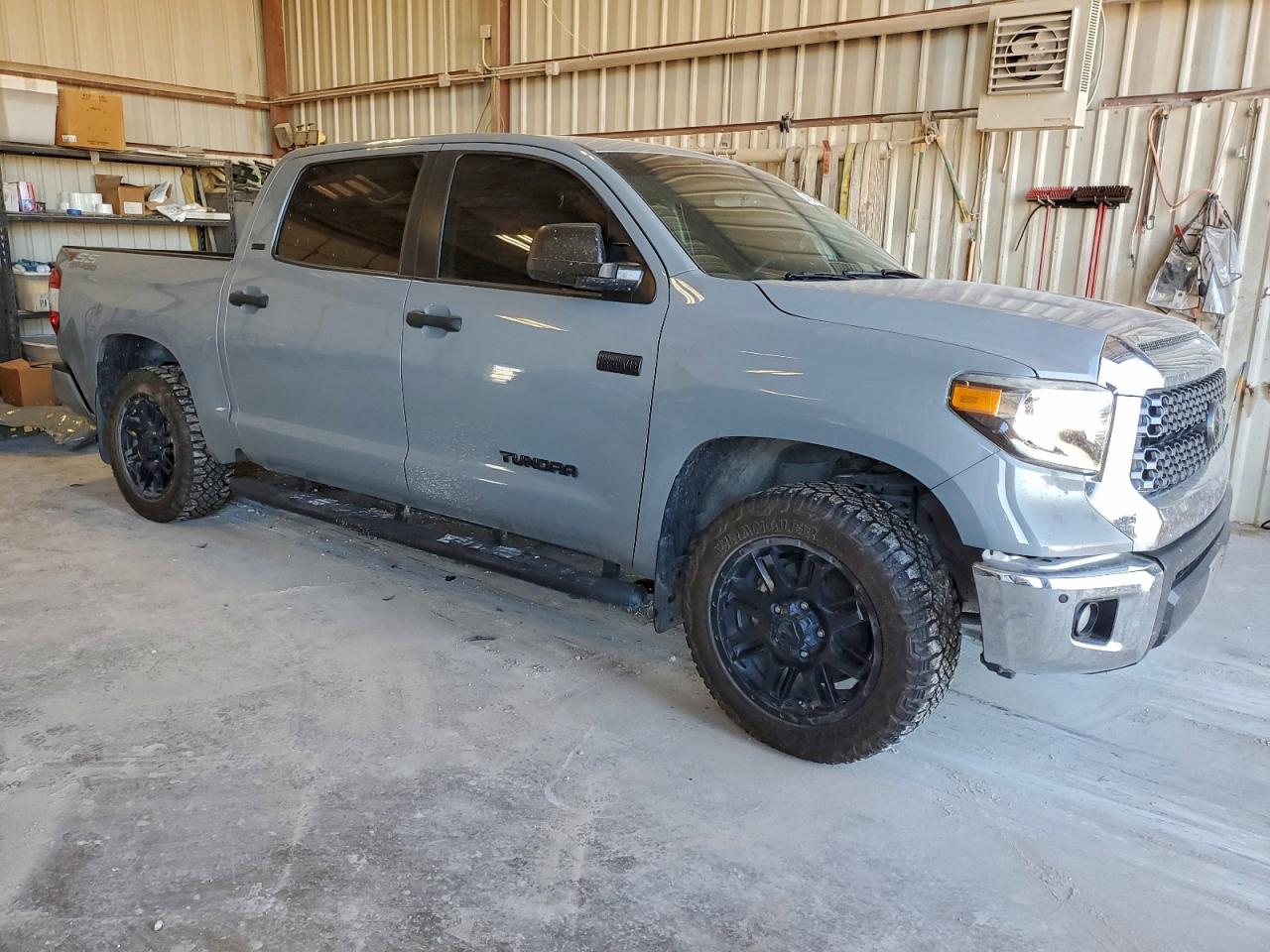 Toyota Tundra Crewmax Sr5 Image 2