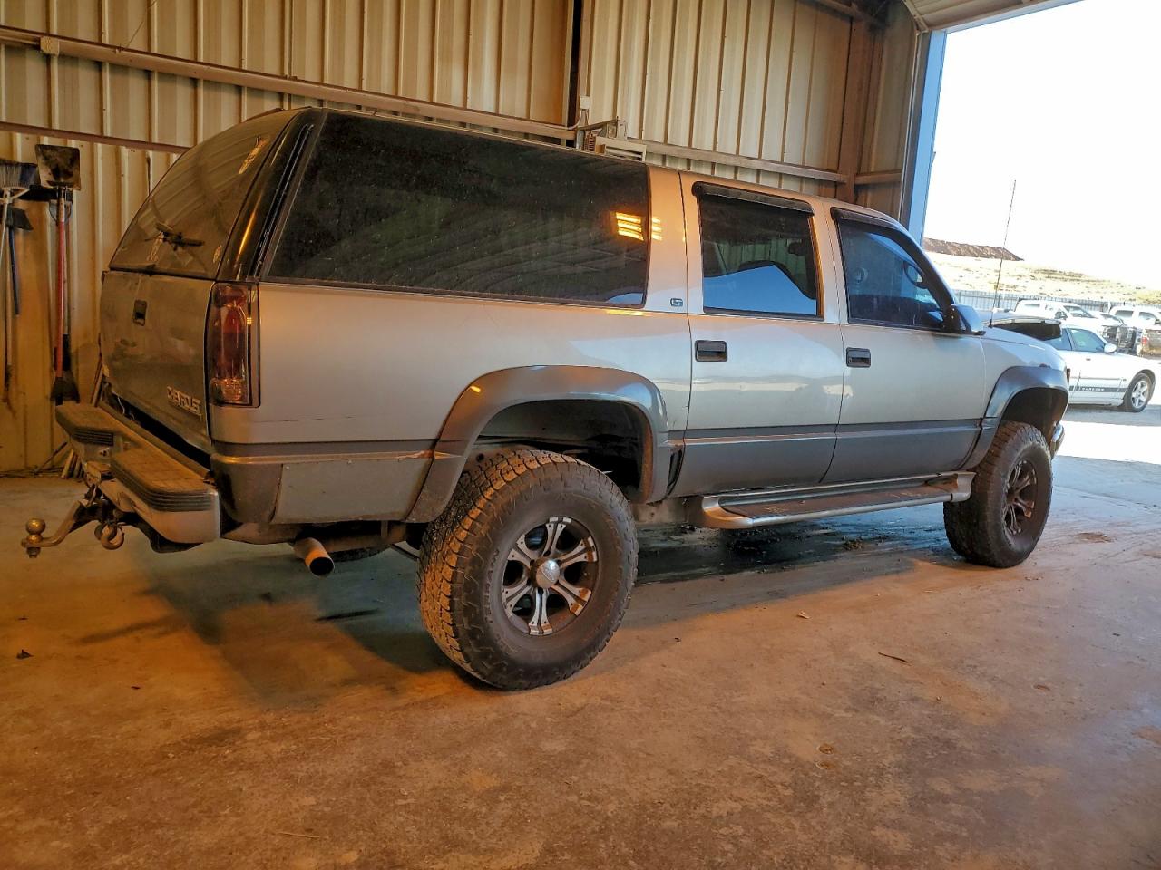 Chevrolet Suburban K1500 Image 5