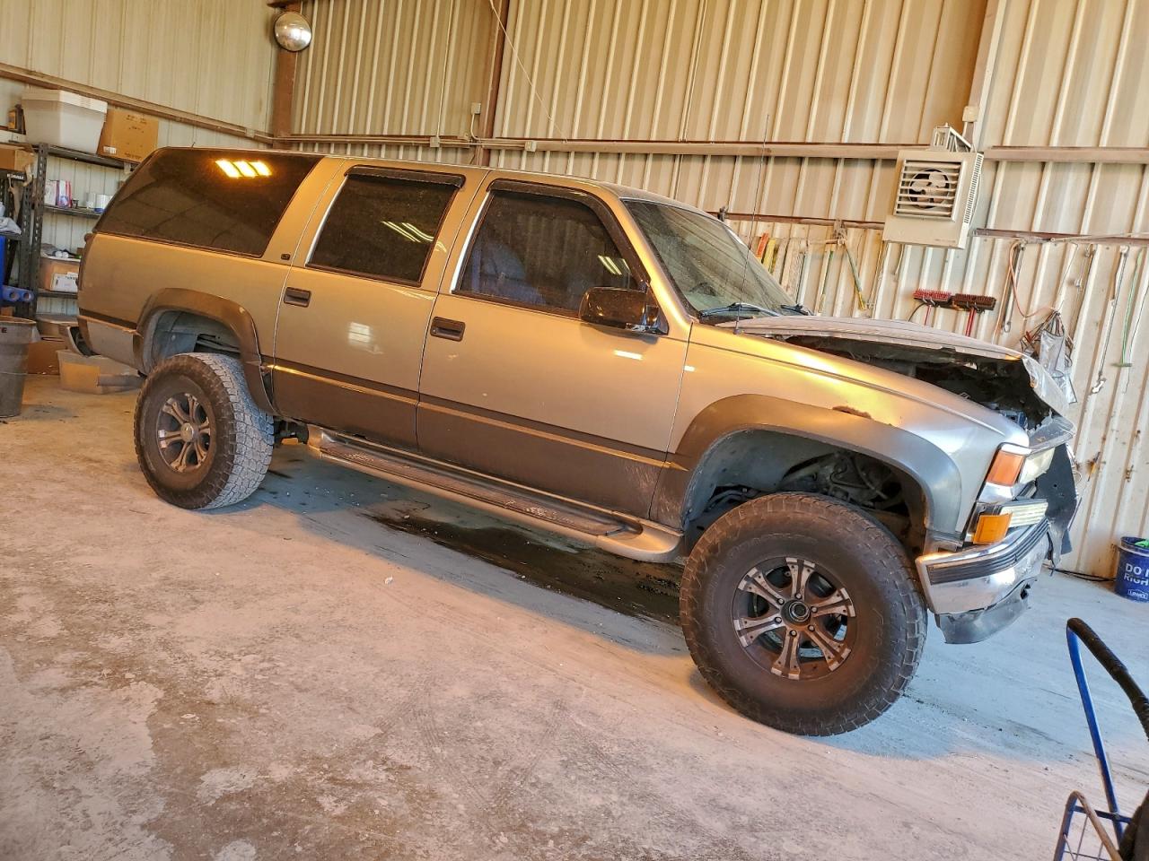 Chevrolet Suburban K1500 Image 4