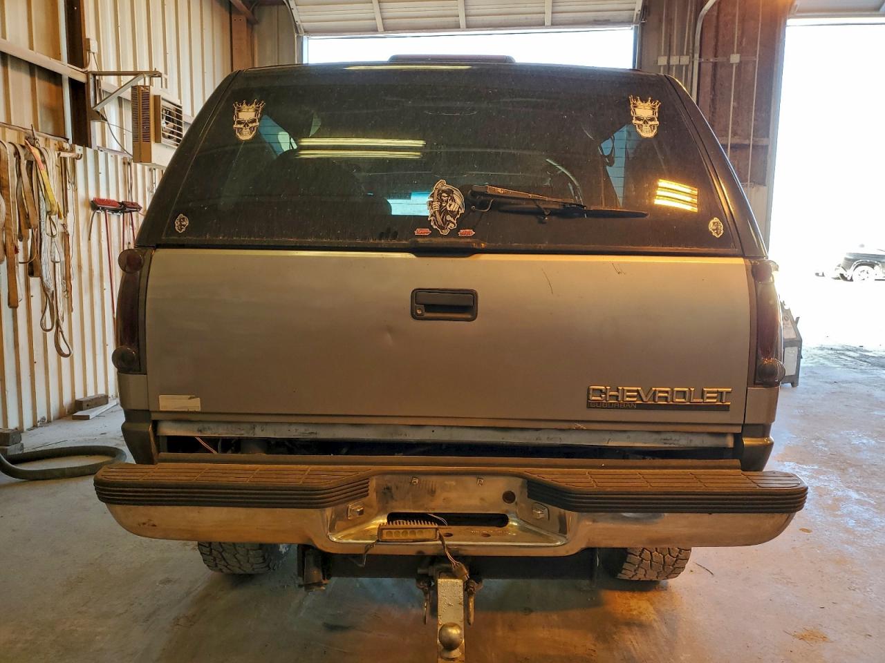 Chevrolet Suburban K1500 Image 3