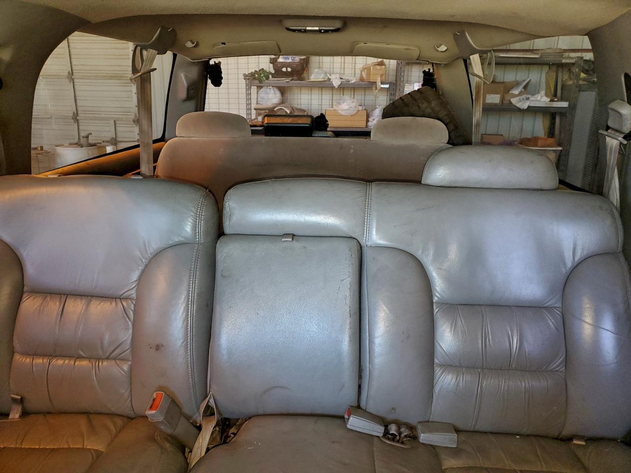 Chevrolet Suburban K1500 Image 13