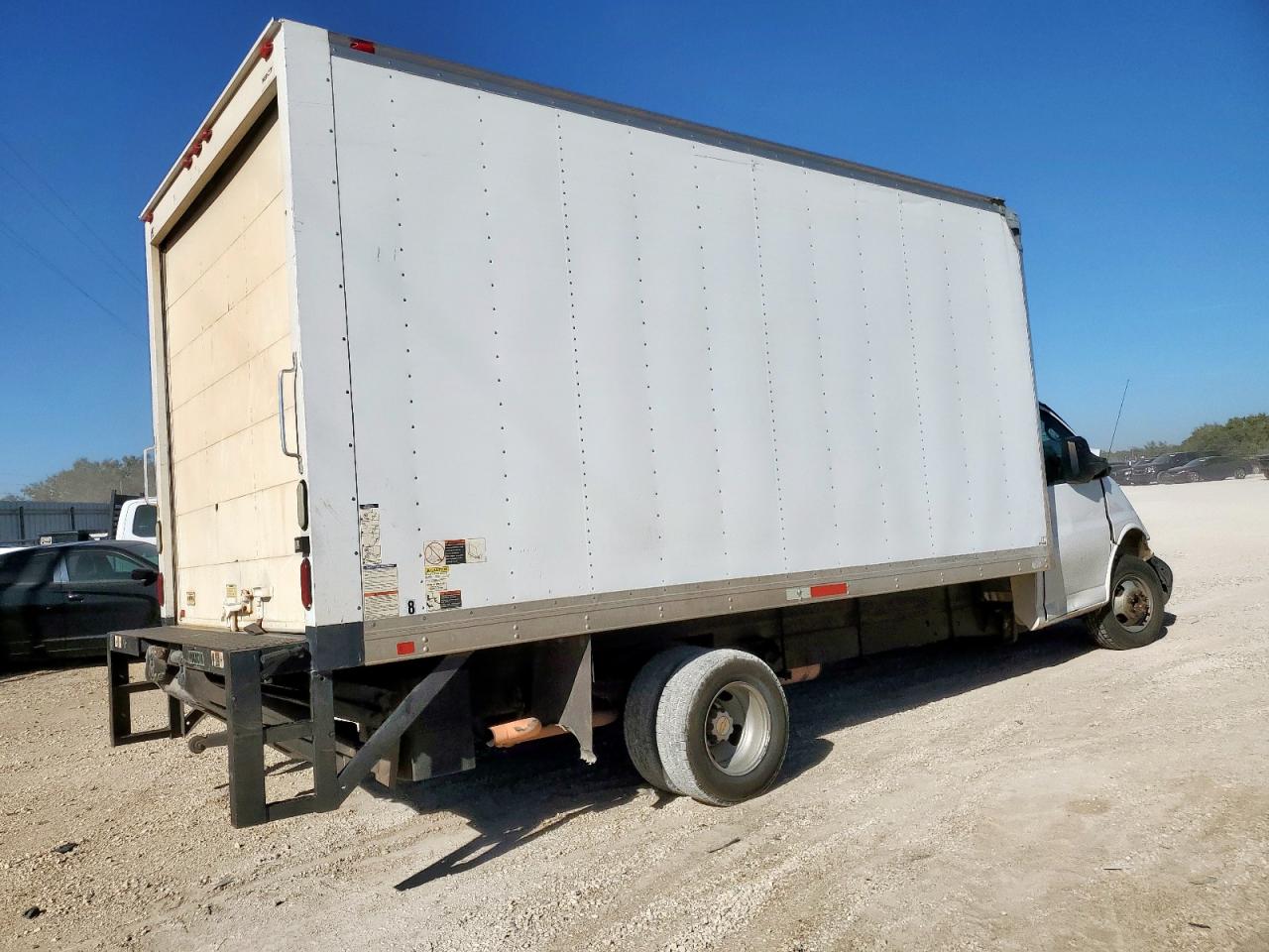 Chevrolet Express Image 4