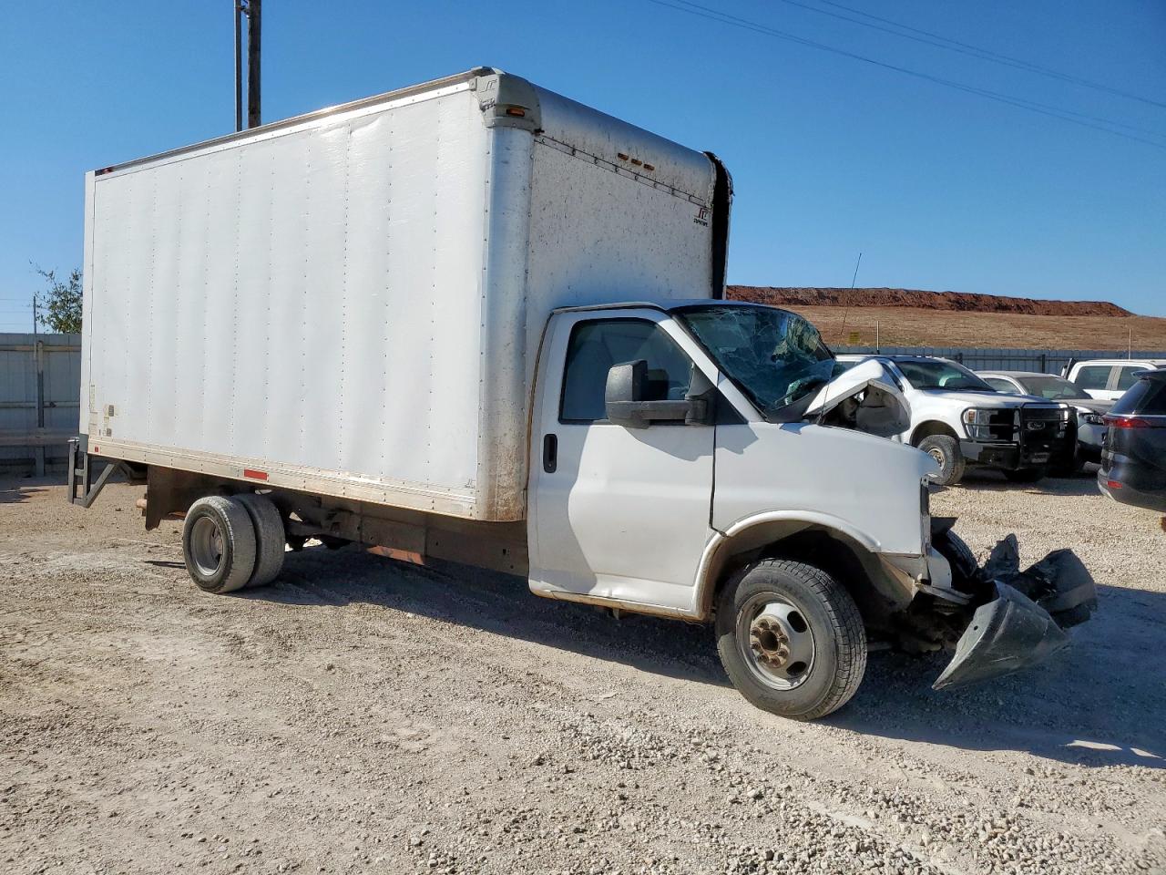 Chevrolet Express Image 2