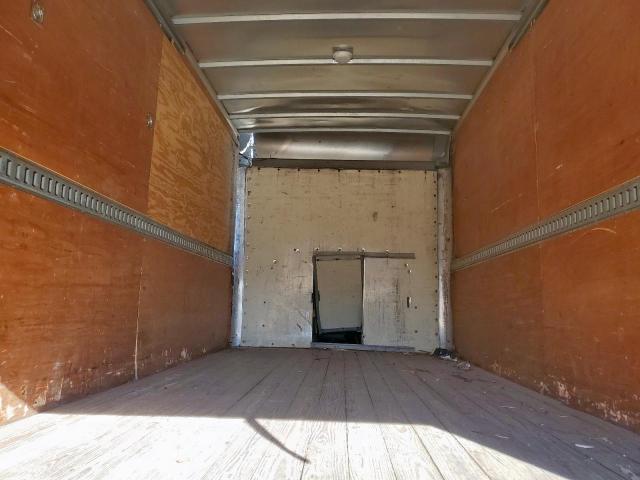 Chevrolet Express Image 3