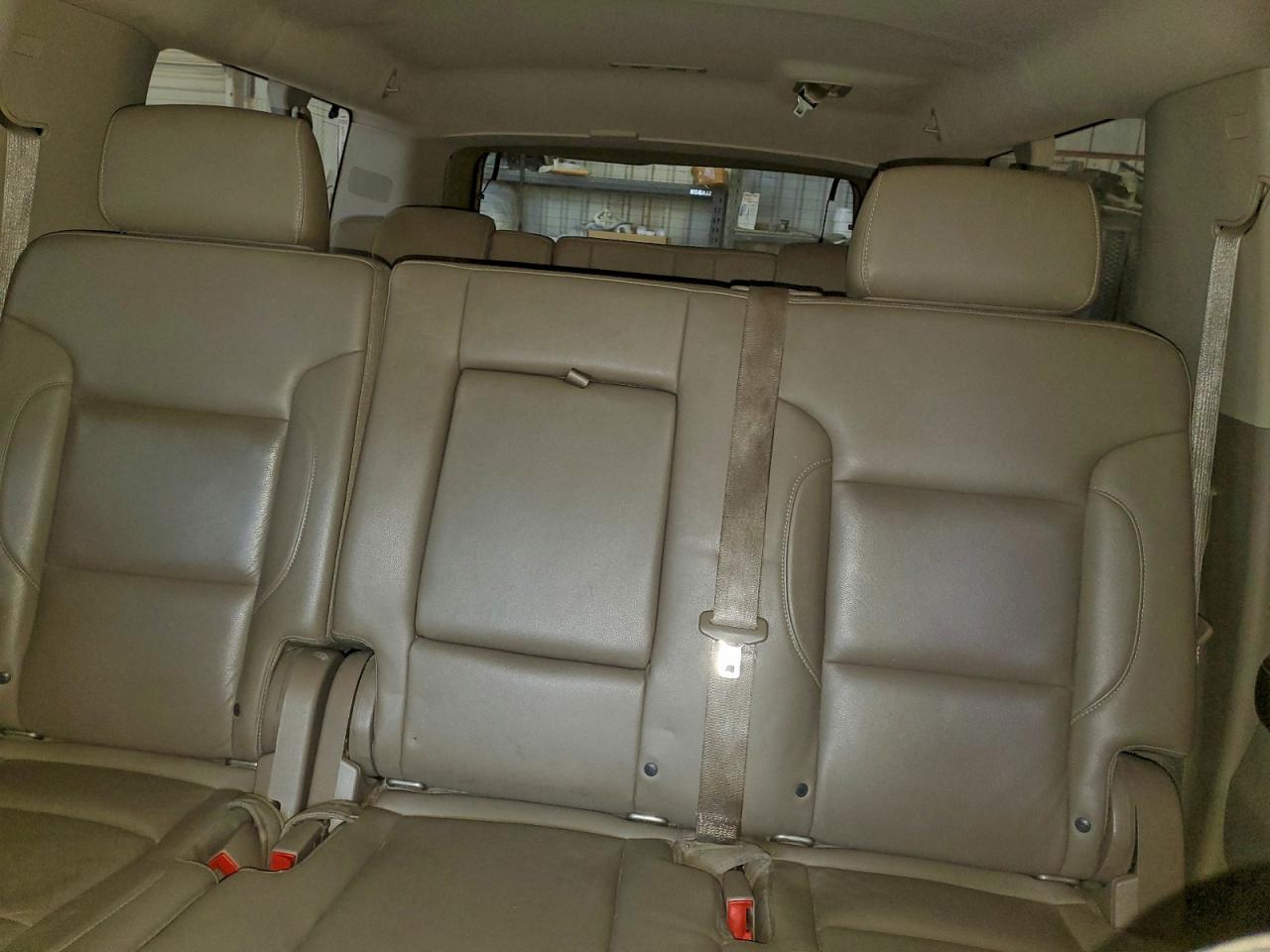 Chevrolet Suburban C1500 Lt Image 10